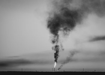 Desafíos ambientales de la moda y el petróleo