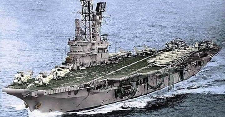 Portaaviones Veinticinco de Mayo en plena guerra 1982