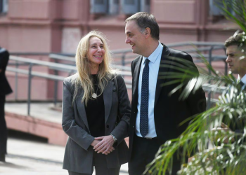 Karina Milei y Manuel Adorni llegan a Vaca Muerta