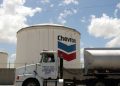 Chevron pisa el acelerador