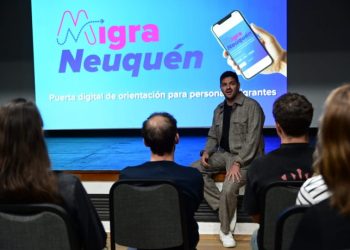 Migra Neuquén: la app en seis idiomas para quienes llegan a trabajar en Vaca Muerta
