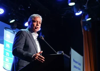 Rolando Figueroa promete Ingresos Brutos cero para quien contrate neuquinos